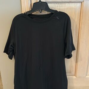 Lululemon license to train shirt